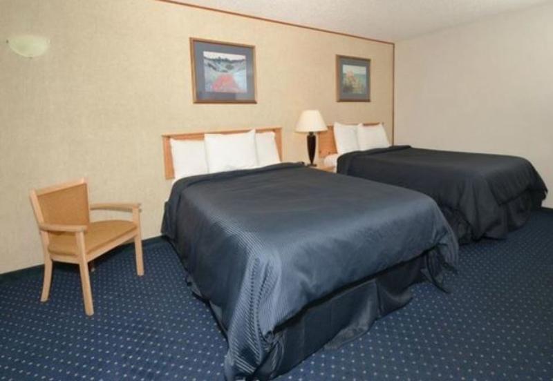 Econo Lodge Inn & Suites Central Медфорд Экстерьер фото
